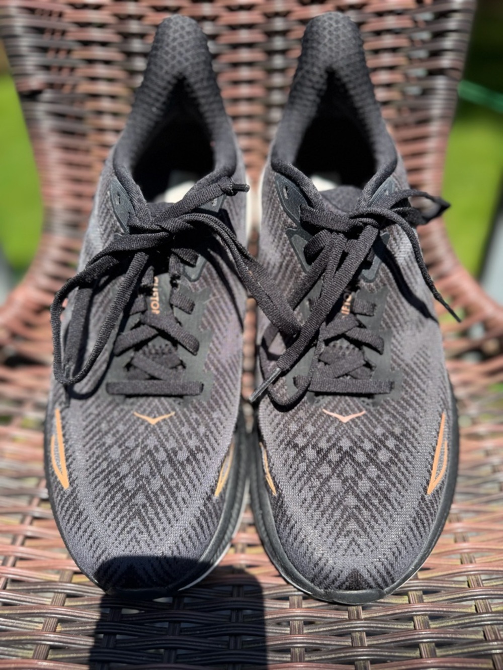 Hoka One One Clifton 9 Women’s Running Gym Training Shoes Black Gold - Size 7.5 - Picture 2 of 9